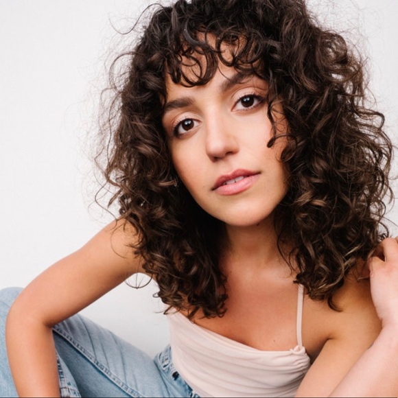 Meet your Posher, Gab - Picture 2 of 2